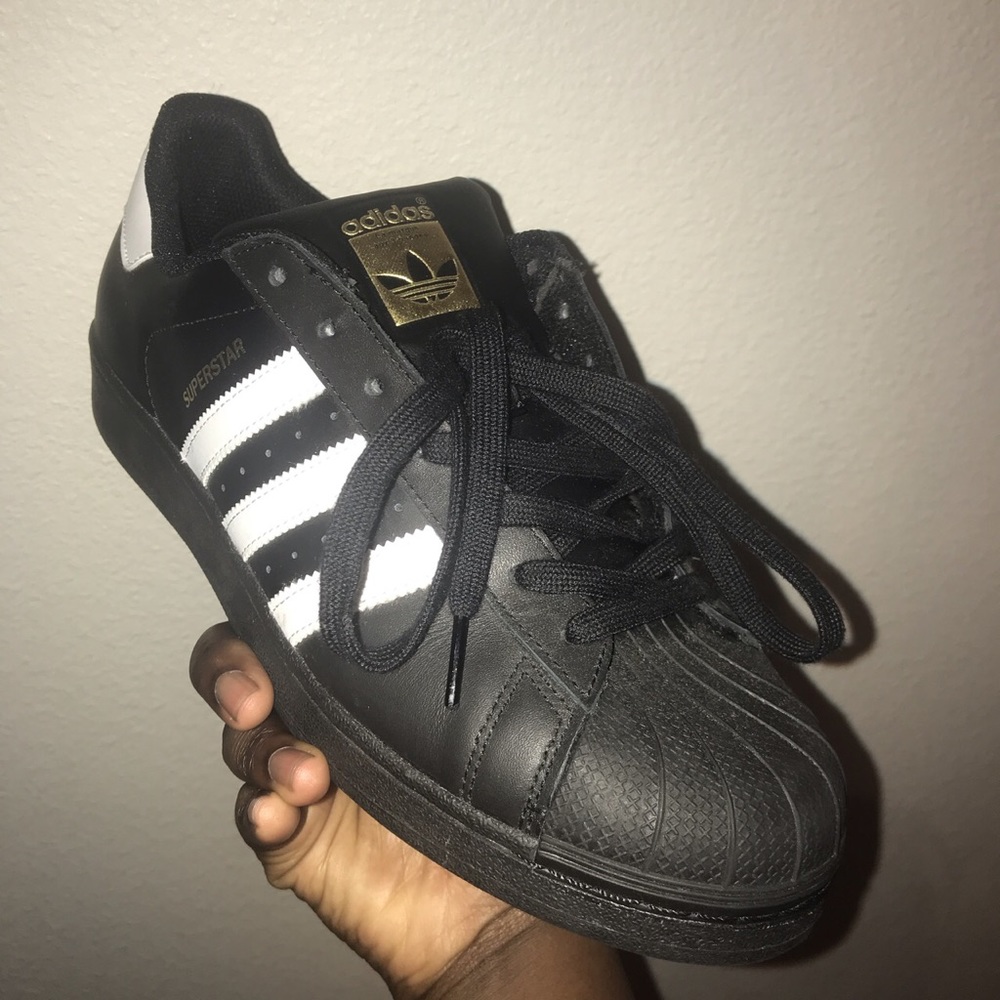 Black Adidas Superstar Sneakers.